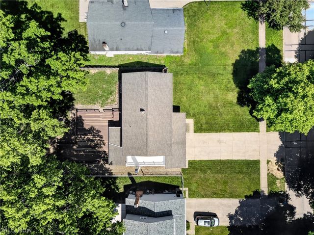 27864 Edgepark Boulevard, North Olmsted, OH 44070