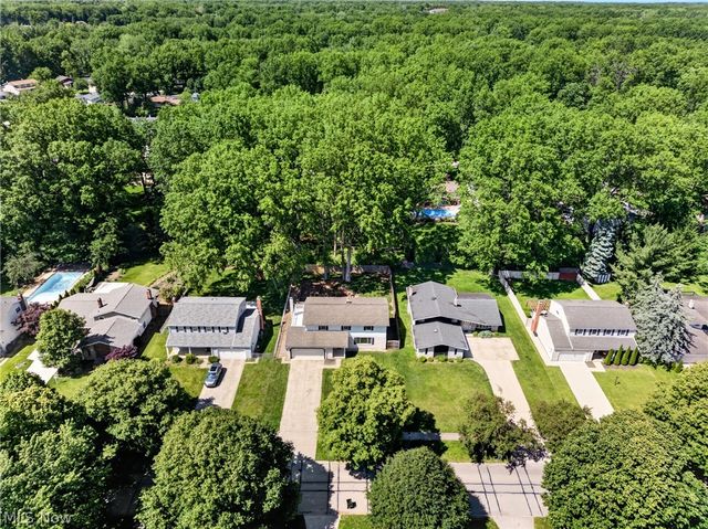 27864 Edgepark Boulevard, North Olmsted, OH 44070