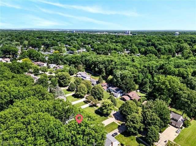 27864 Edgepark Boulevard, North Olmsted, OH 44070