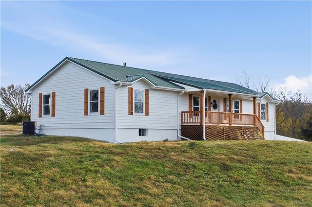 18450 246th Street, Tonganoxie, KS 66086
