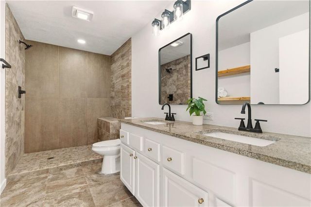 18450 246th Street, Tonganoxie, KS 66086