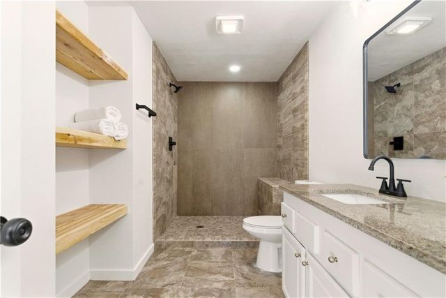 18450 246th Street, Tonganoxie, KS 66086