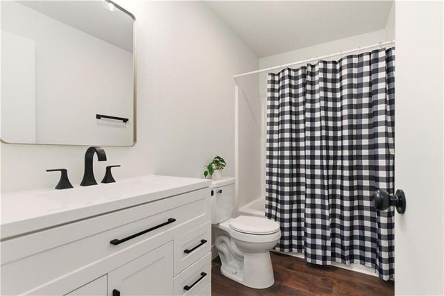 18450 246th Street, Tonganoxie, KS 66086