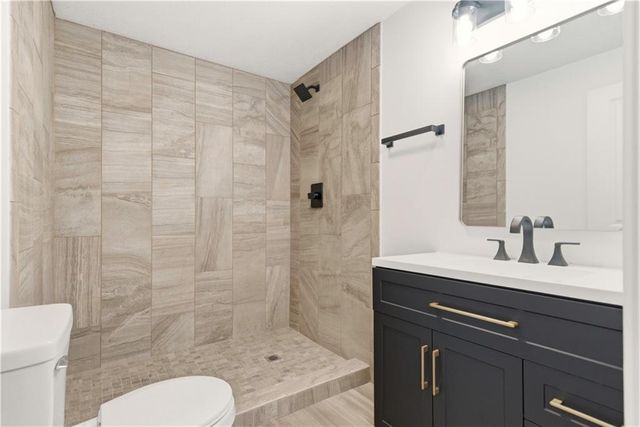 18450 246th Street, Tonganoxie, KS 66086