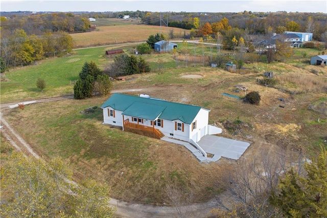 18450 246th Street, Tonganoxie, KS 66086