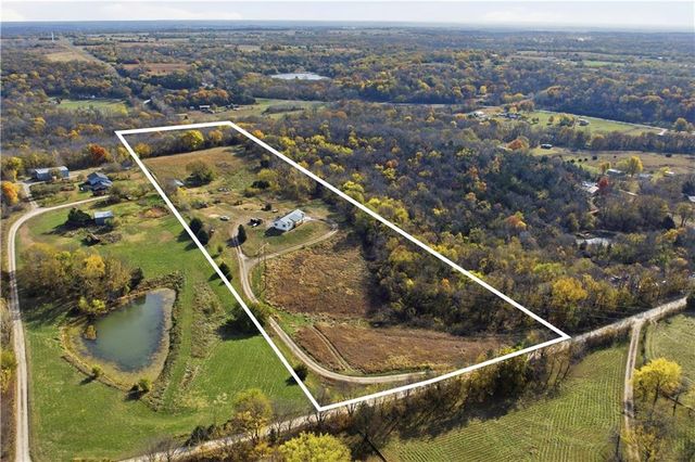 18450 246th Street, Tonganoxie, KS 66086