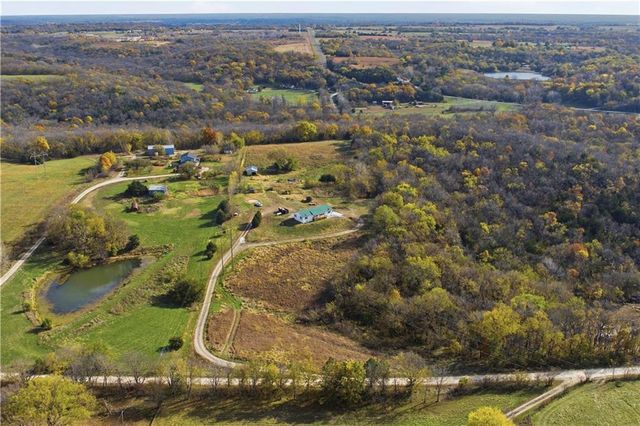 18450 246th Street, Tonganoxie, KS 66086