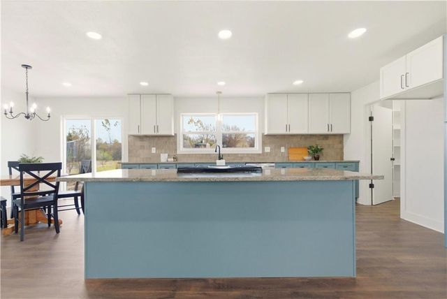 18450 246th Street, Tonganoxie, KS 66086