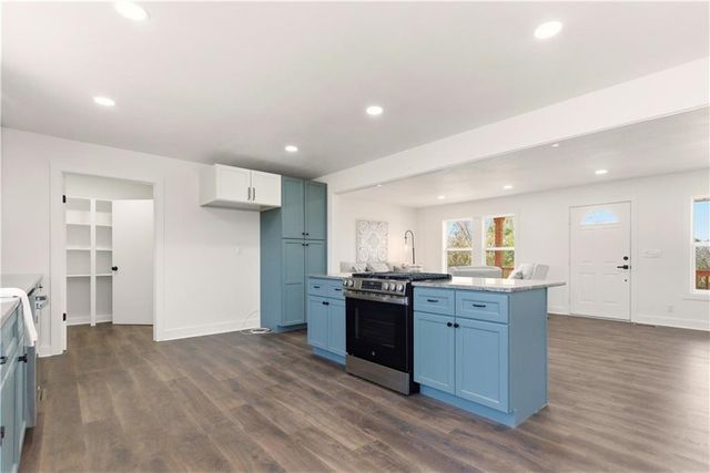 18450 246th Street, Tonganoxie, KS 66086