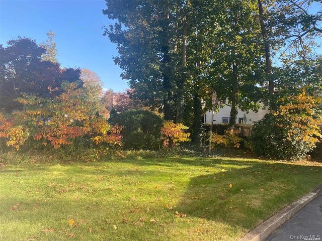 52 Grand Place A, East Northport, NY 11731