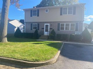 52 Grand Place A, East Northport, NY 11731