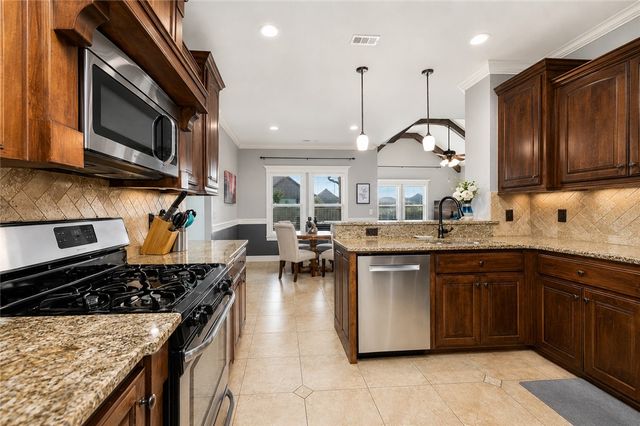 2803 SW Hazelnut Avenue, Bentonville, AR 72713