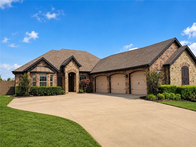 2803 SW Hazelnut Avenue, Bentonville, AR 72713