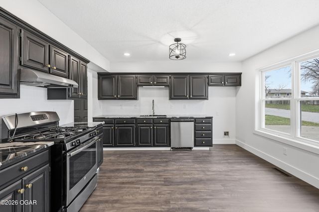 3030 W 16th Street, Joplin, MO 64801