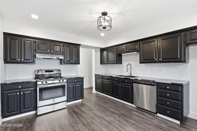 3030 W 16th Street, Joplin, MO 64801