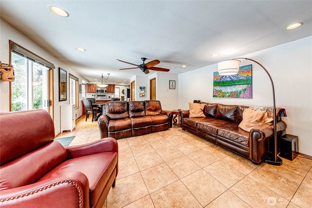 22621 95th Avenue SE, Woodinville, WA 98077