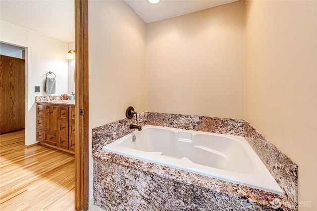 22621 95th Avenue SE, Woodinville, WA 98077