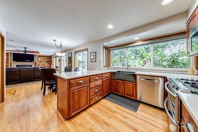 22621 95th Avenue SE, Woodinville, WA 98077