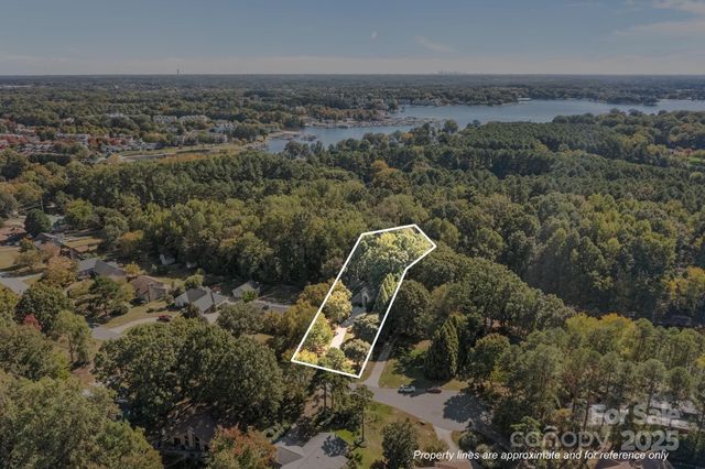 19322 Yachtman Drive, Cornelius, NC 28031