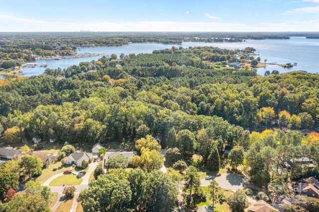 19322 Yachtman Drive, Cornelius, NC 28031