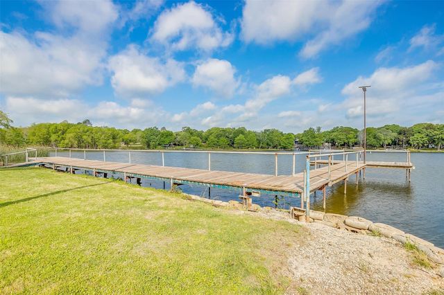 90 Live Oak Street, Alvarado, TX 76009