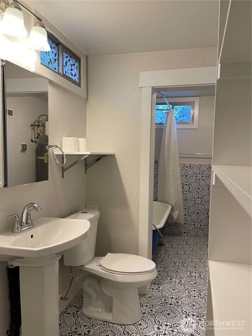 1522 Taylor Avenue N, Seattle, WA 98109