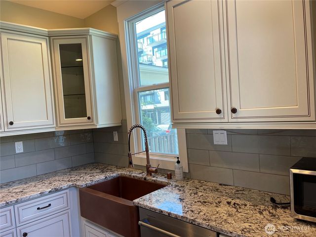 1522 Taylor Avenue N, Seattle, WA 98109