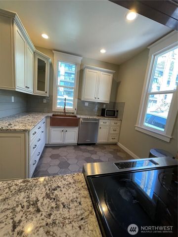 1522 Taylor Avenue N, Seattle, WA 98109