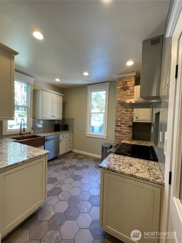 1522 Taylor Avenue N, Seattle, WA 98109