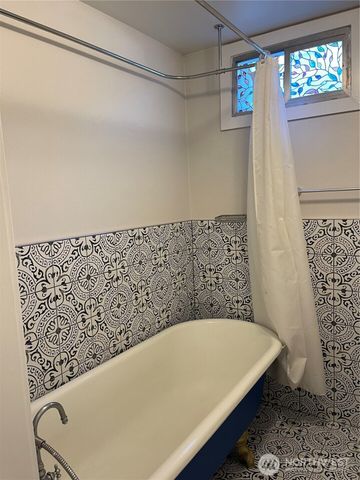 1522 Taylor Avenue N, Seattle, WA 98109