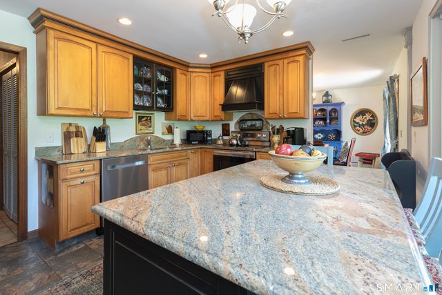 1 Red Barn Road, Oxford, CT 06478