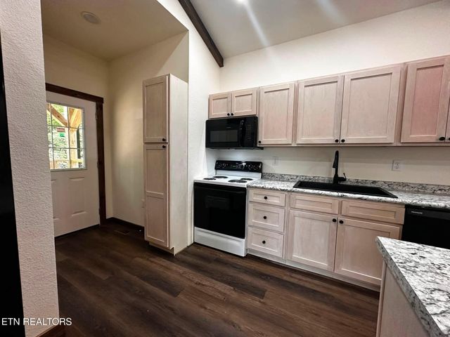 831 Remington Rd 5 AC, Jamestown, TN 38556