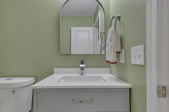 146 Poe Avenue, Lithopolis, OH 43136