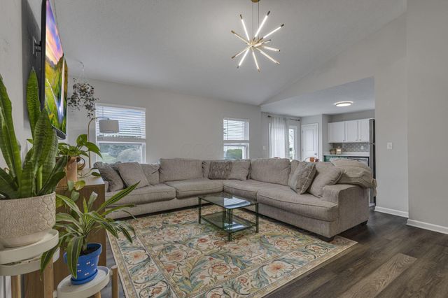 146 Poe Avenue, Lithopolis, OH 43136