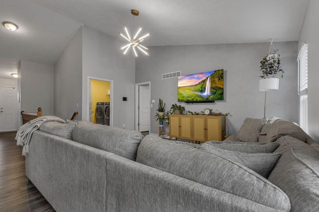 146 Poe Avenue, Lithopolis, OH 43136