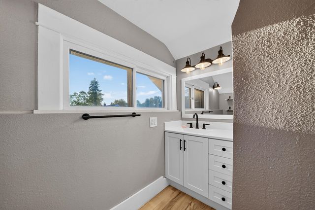 4103 N Washington St, Spokane, WA 99205