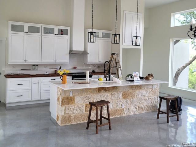 729 CABALLO TRL, Canyon Lake, TX 78133