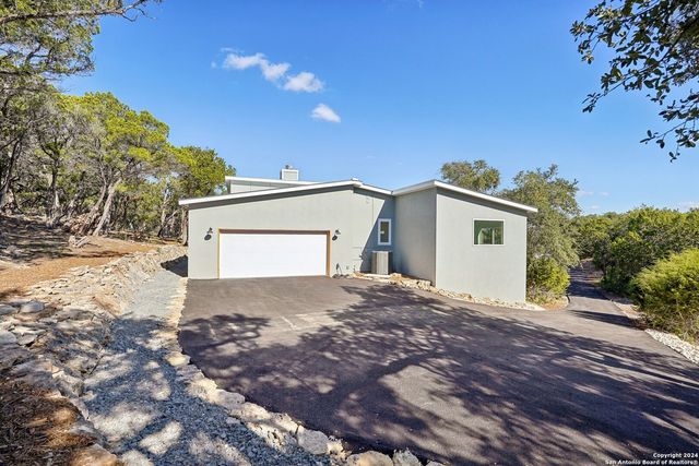 729 CABALLO TRL, Canyon Lake, TX 78133