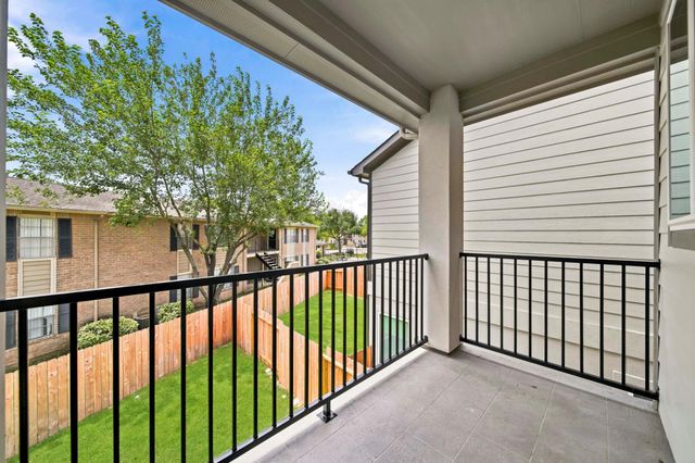 2975 Park Hill Lane, Stafford, TX 77477