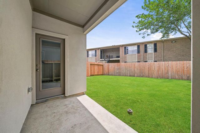 2975 Park Hill Lane, Stafford, TX 77477