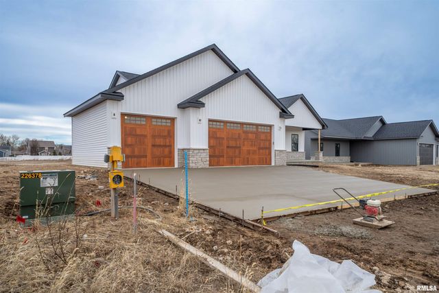 1319 W HILLCREST Drive, Chillicothe, IL 61523