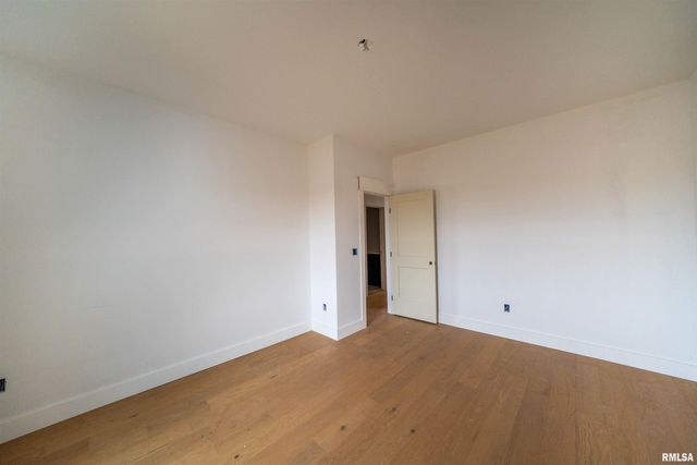 1319 W HILLCREST Drive, Chillicothe, IL 61523