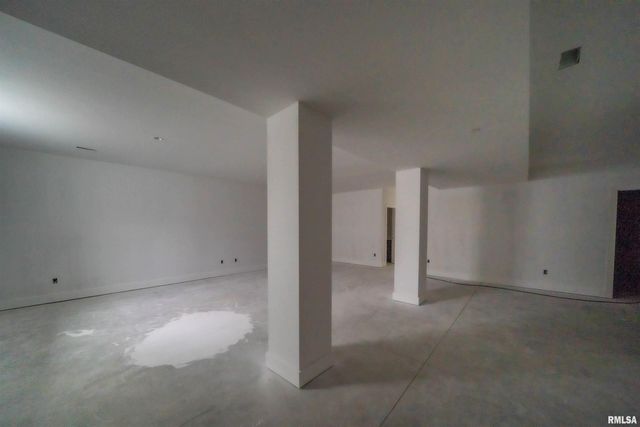 1319 W HILLCREST Drive, Chillicothe, IL 61523