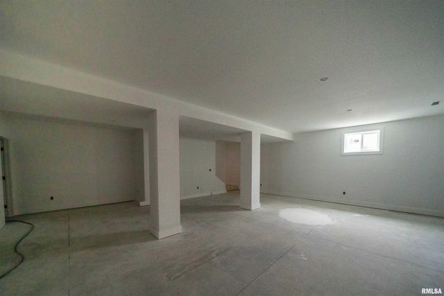 1319 W HILLCREST Drive, Chillicothe, IL 61523