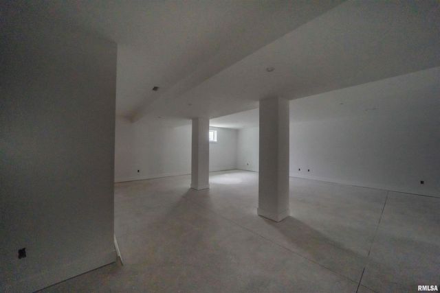 1319 W HILLCREST Drive, Chillicothe, IL 61523