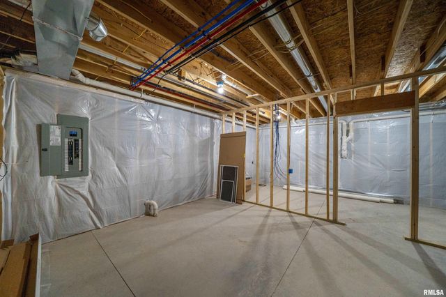 1319 W HILLCREST Drive, Chillicothe, IL 61523