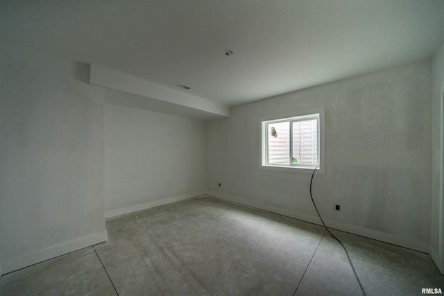 1319 W HILLCREST Drive, Chillicothe, IL 61523