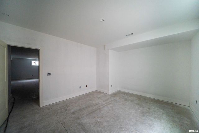 1319 W HILLCREST Drive, Chillicothe, IL 61523