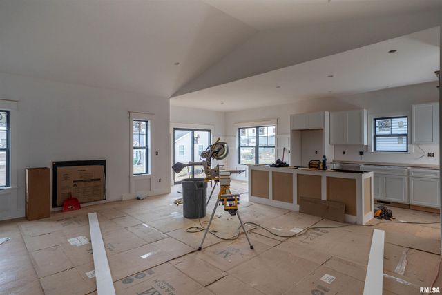 1319 W HILLCREST Drive, Chillicothe, IL 61523