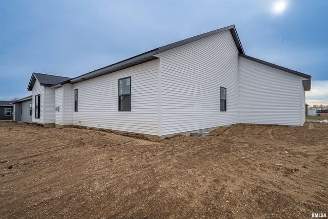 1319 W HILLCREST Drive, Chillicothe, IL 61523